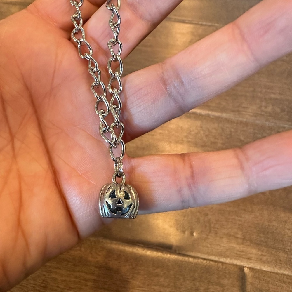Pumpkin silver tone bracelet - Picture 2 of 5